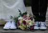 Porter des baskets à un mariage, c’est votre droit !
