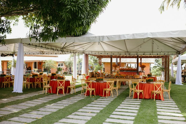Comment garder un mariage en extérieur au sec quand la pluie s’invite ?